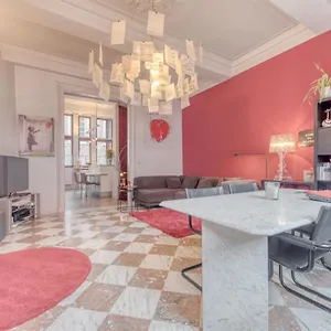 https://triplex-situ-au-centre-du-cur-historique-de-lige.brusselshotelsbook.com